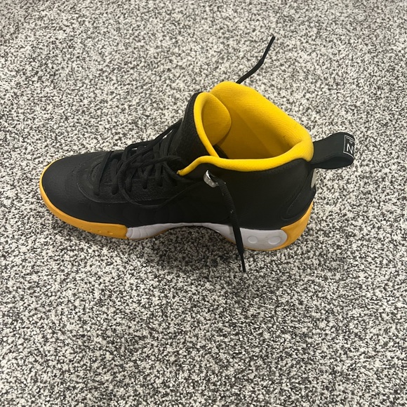 Jordan 11 jump man worn a few times. (Price negotiable) - Picture 3 of 5